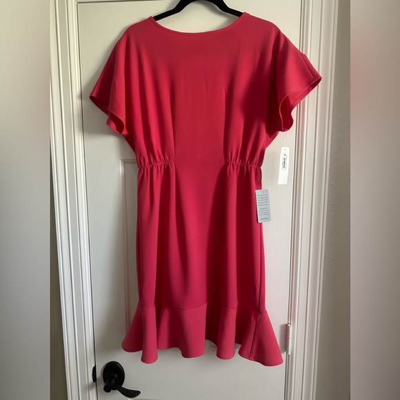 NWT Donna Morgan Ruffle Hem Short Sleeve Dress. - Picture 1 of 4